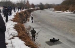 У Житомирі водолази прочісують річку в пошуках зниклої дитини (фото)