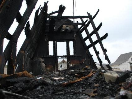 На Волині жахлива пожежа знищила будинок, а сім’я з малою дитиною лишилася на вулиці
