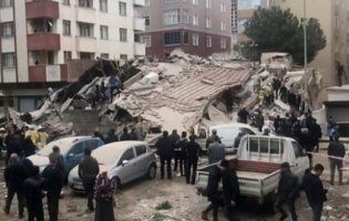 У Стамбулі обвалилася шестиповерхівка