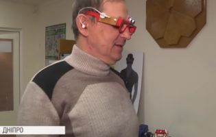 Для військових і не тільки: український учень створив окуляри з голосовими повідомленнями