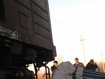 На Івано-Франківщині потяг протаранив вантажівку