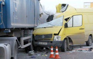 У Вінниці у страшну автокатастрофу потрапив автобус із молдованами (фото)