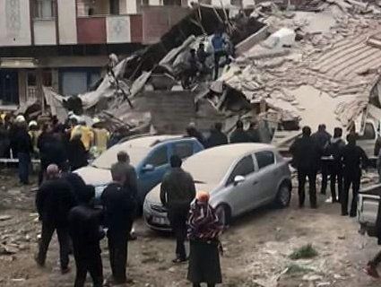 Провів два дні під завалами будинку: у Стамбулі врятували підлітка