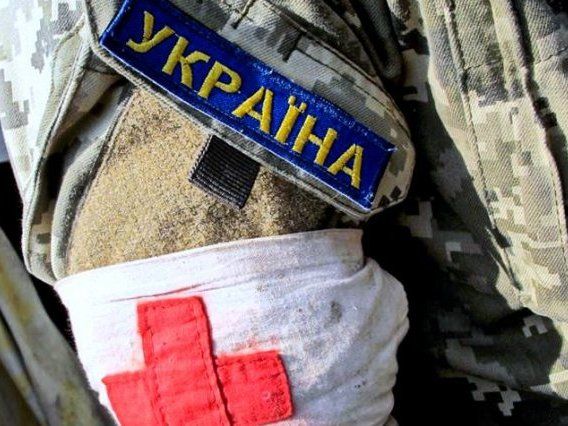 Трагедія на Донбасі: загинув український військовий, ще двоє – поранені