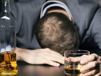 Який алкогольний напій назвали найнебезпечнішим через швидку залежність (відео)