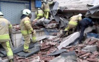 В Стамбулі жертвами обвалу будинку стало більше 20 людей (відео)
