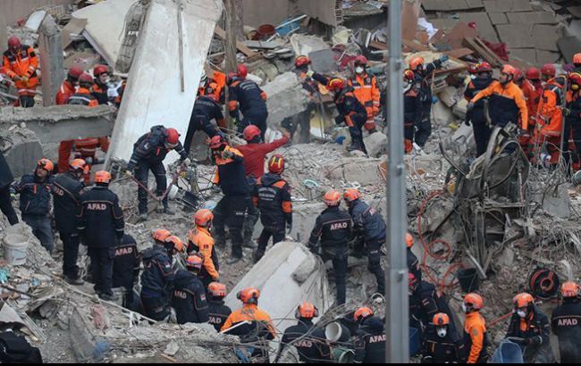 В Стамбулі жертвами обвалу будинку стало більше 20 людей 1
