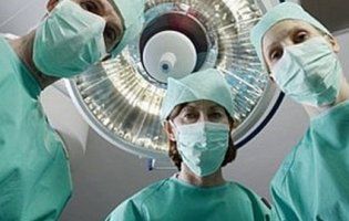 Українські медики випробовують пристрій, що голкою випалює метастази у хворих на рак