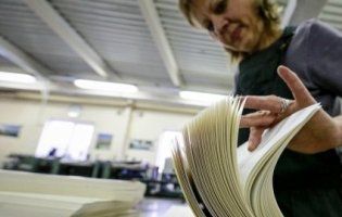 Більше метра: яким буде розмір бюлетеня на виборах президента України (відео)