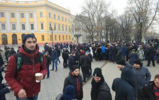 В Одесі провчили «професійну масовку»: зібрали фейковий мітинг за міфічного кандидата в президенти