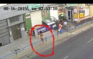 Одесою розгулювала оголена жінка (відео)