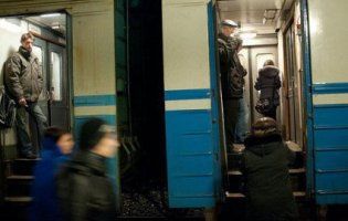 «НП» в електричці під Києвом: охоронець розстріляв хуліганів