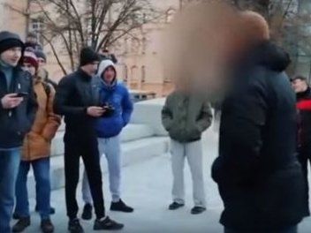 Політичні заробітчани вийшли на фейковий мітинг за маніяка Онопрієнка (відео)