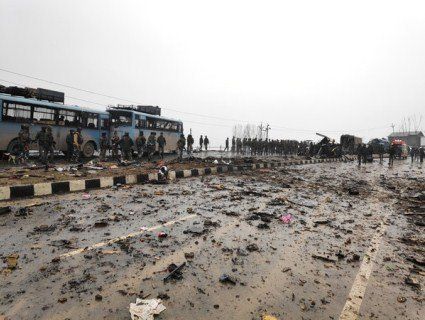 Теракт в Індії: в результаті вибуху автобуса – 40 загиблих