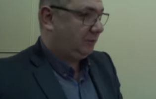 Голова облавтодору оконфузився у залі ОДА через порно (відео)