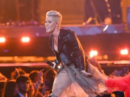 Гордість бере: яскравий номер для Pink на Brit Awards поставили українки (відео)