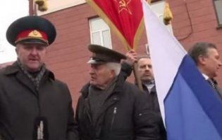 Звав «руську весну»: у Дніпрі побили пропутінського голову виборчої комісії (відео)
