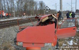 Не проскочили: на Волині товарний поїзд протаранив «Таврію»