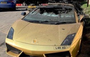 Сумне видовище: Lamborghini згорів через годину після ТО (фото)