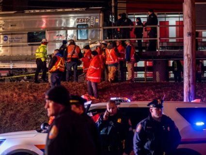 У Нью-Йорку пасажирський потяг зіткнувся з вантажівкою, є жертви