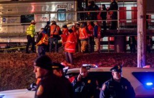 У Нью-Йорку пасажирський потяг зіткнувся з вантажівкою, є жертви