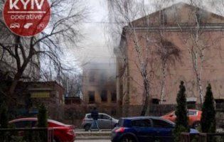 В Києві бомжі втретє за тиждень підпалили той самий будинок
