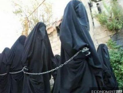 Терористичні убивства: масове поховання жінок-рабинь знайшли у Сирії