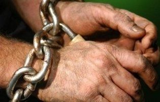 На Донеччині чоловіка утримували два роки у рабстві