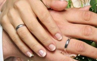 Близько півтори тисячі шлюбів з неповнолітніми зареєстрували в Україні за рік