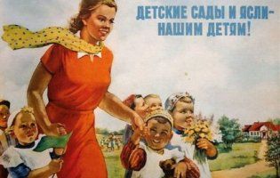 Епік фейл: на відкриття сміттєвих баків зігнали дітей із кульками (відео)