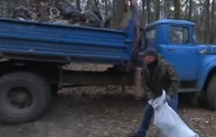Толока: з лісу під Луцьком за дві години вивезли три КамАЗи сміття