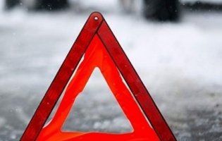 На Прикарпатті на бус впала льодяна брила: є потерпілі