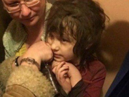 Батька дівчинки-мауглі, знайденої у Москві, депортували в Україну (відео)