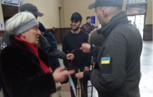 У Франківську дві пенсіонерки побилися за «кравчучку» (фото)