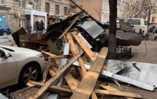 Загиблі і травмовані, понад 500 населених пунктів без світла – Україною «пройшовся» буревій