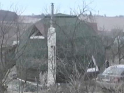 На Тернопіллі звели будинок із непотребу (відео)