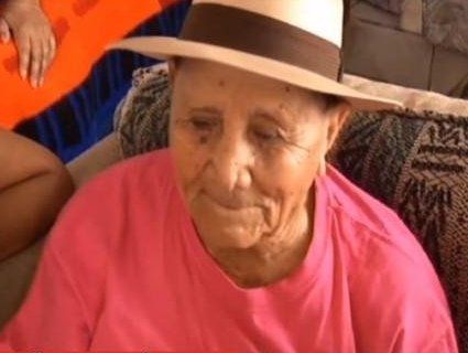 103-річний чоловік пішов до школи вчитися читати і писати (відео)