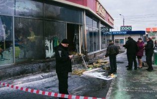 У Києві невідомі облили магазин Roshen горючою рідиною та підпалили