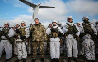 Порошенко оконфузився із військовими (відео)