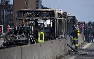 В Італії терорист-водій підпалив шкільний автобус із 51 дитиною