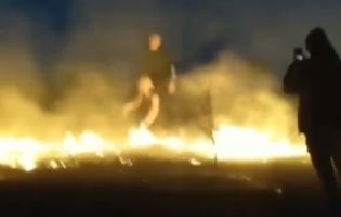 «Фотки вийдуть вогонь!»: у Рівному підлітки влаштували фотосесію на фоні пожежі (відео)