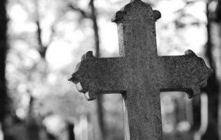 На волинському кладовищі невідомі вандали потрощили пам’ятники (фото)