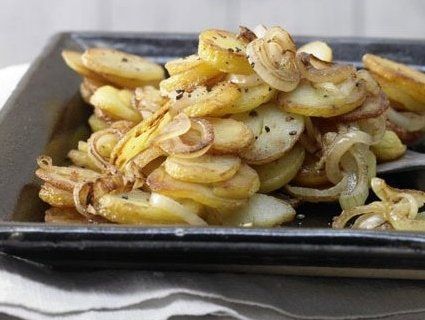 Дешево і корисно: які вітаміни містять картопля та цибуля