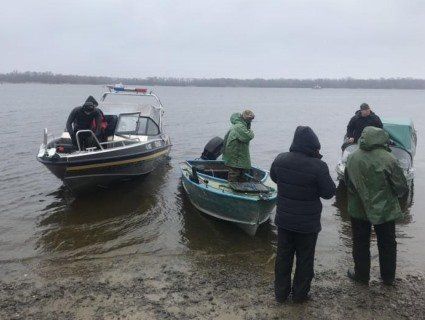 Трагедія на воді в Кременчуку: з Дніпра витягли ще двох пасажирів перевернутого човна