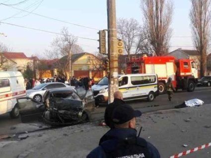 В Одесі авто збило трьох нацгвардійців: поки вони стікали кров’ю, їх добивали ногами (відео)
