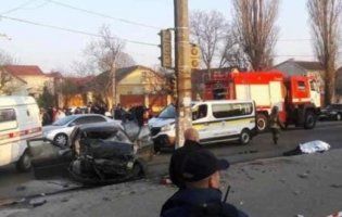 В Одесі авто збило трьох нацгвардійців: поки вони стікали кров’ю, їх добивали ногами (відео)