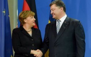 Меркель привітала Порошенка із виходом у другий тур