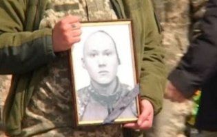 Викололи очі: на Житомирщині поховали звіряче вбитого атовця