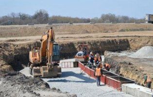Вперше в Україні: відкрили бетонну дорогу для руху авто