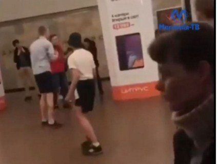 У Києві в метро затримали поїзди через бійку пасажирів (відео)